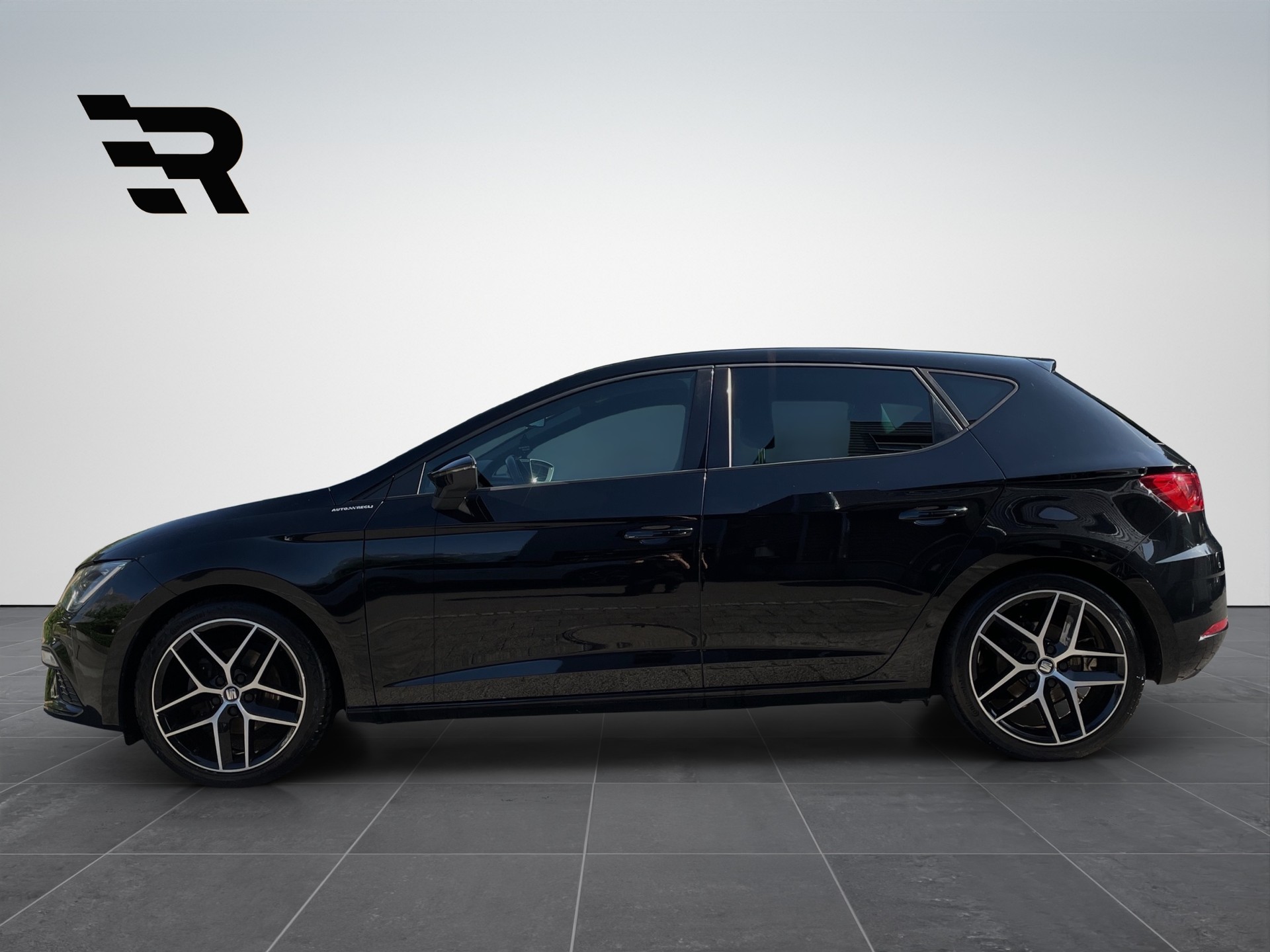 SEAT Leon 1.5 TSI EVO SWISS FR-image-1