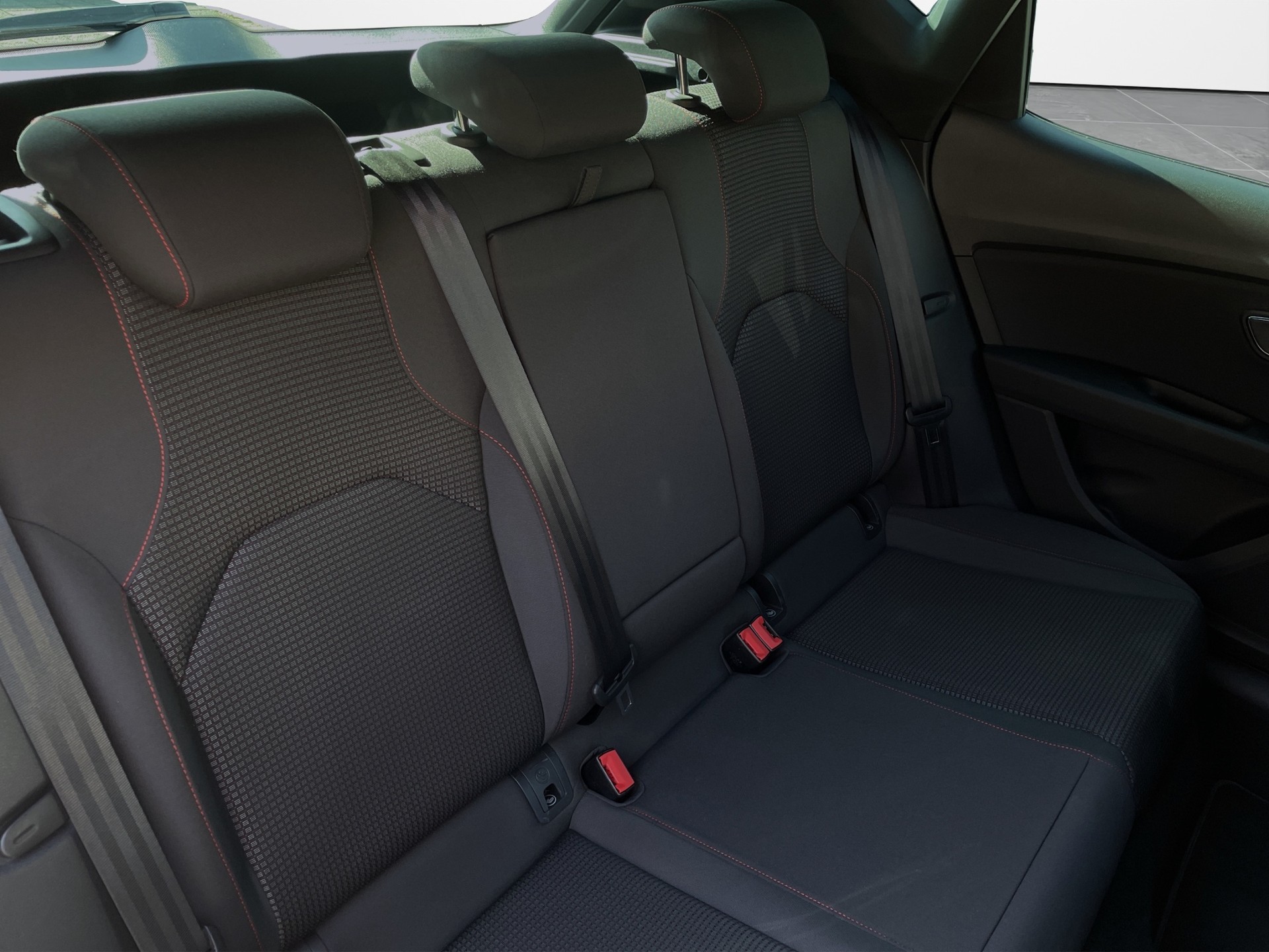 SEAT Leon 1.5 TSI EVO SWISS FR-image-17