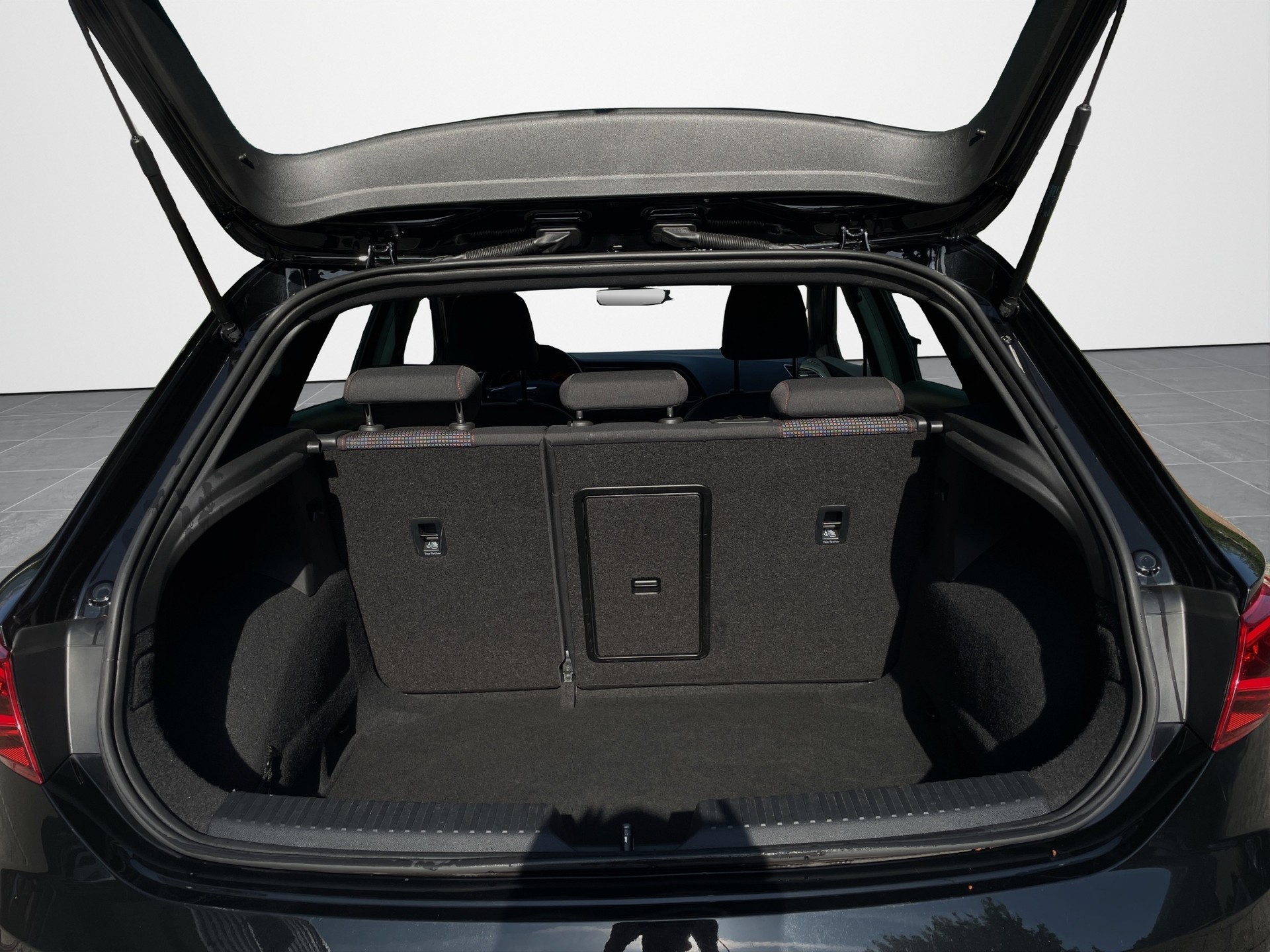 SEAT Leon 1.5 TSI EVO SWISS FR-image-18