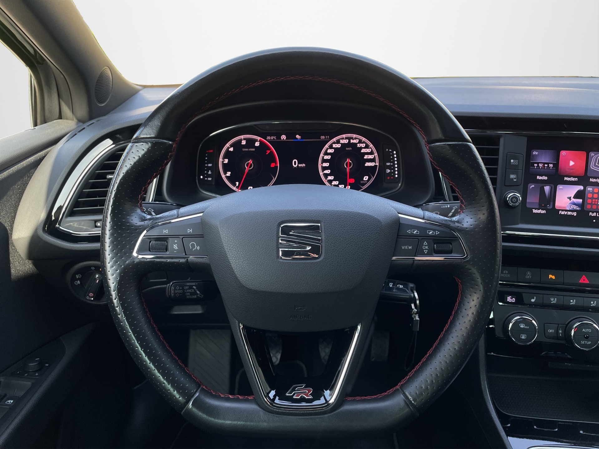 SEAT Leon 1.5 TSI EVO SWISS FR-image-9