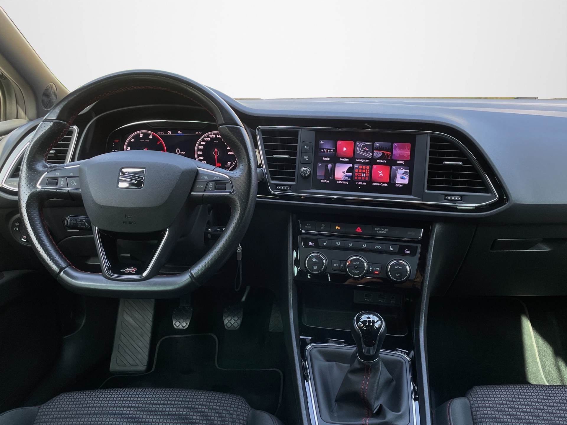 SEAT Leon 1.5 TSI EVO SWISS FR-image-13