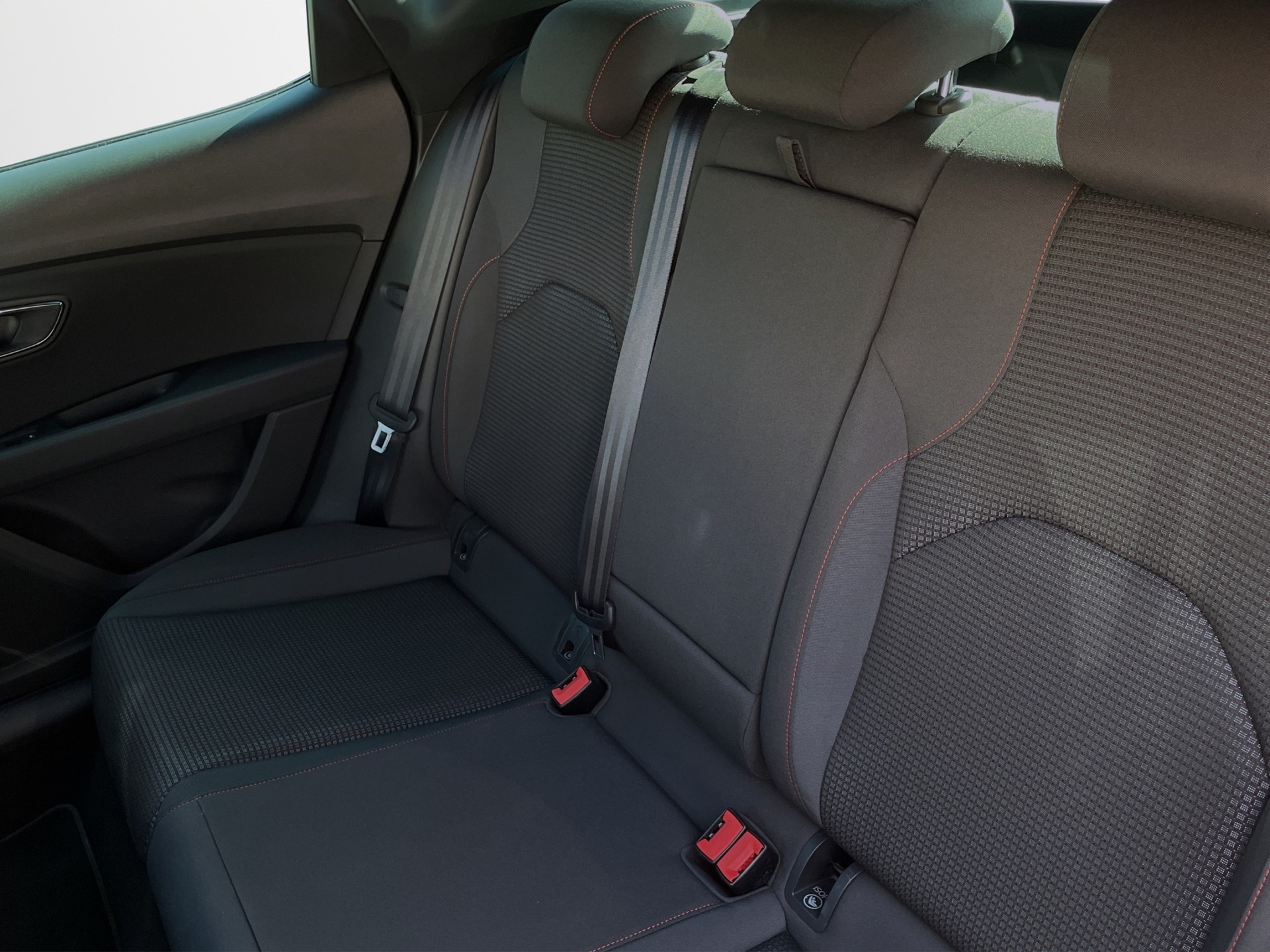 SEAT Leon 1.5 TSI EVO SWISS FR-image-12