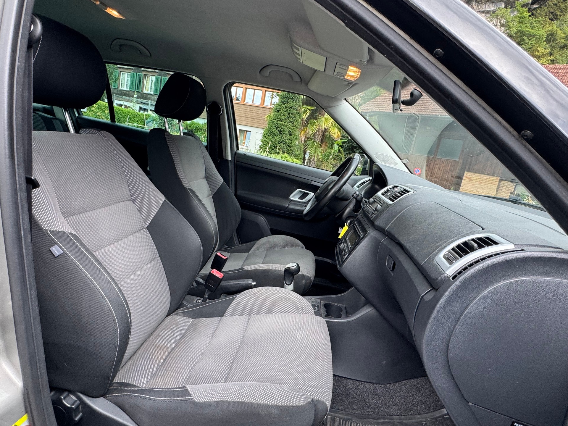 SKODA Fabia 1.4 Elegance-image-3