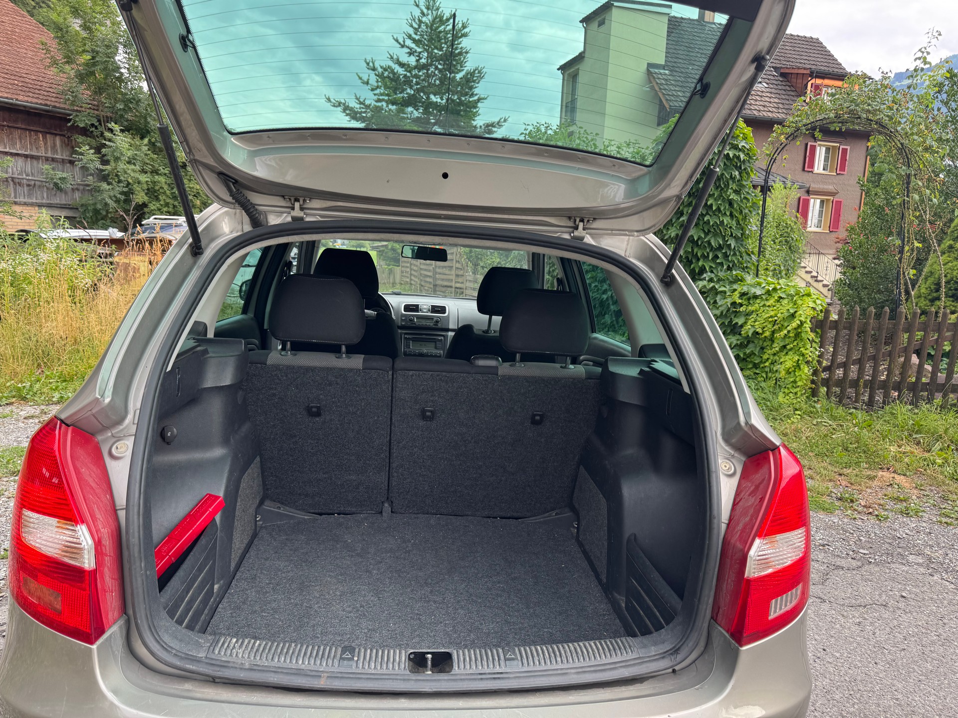 SKODA Fabia 1.4 Elegance-image-8