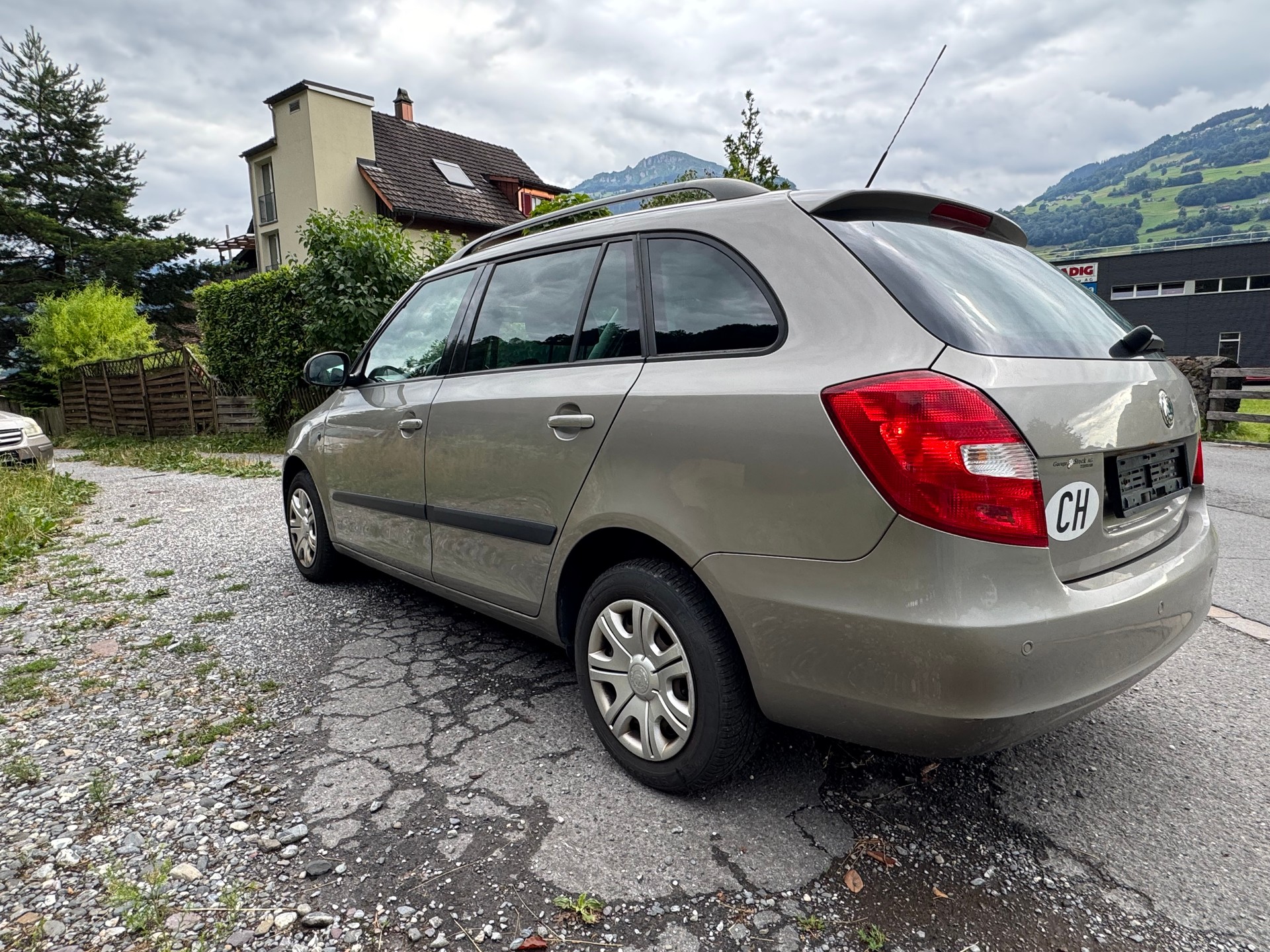 SKODA Fabia 1.4 Elegance-image-6