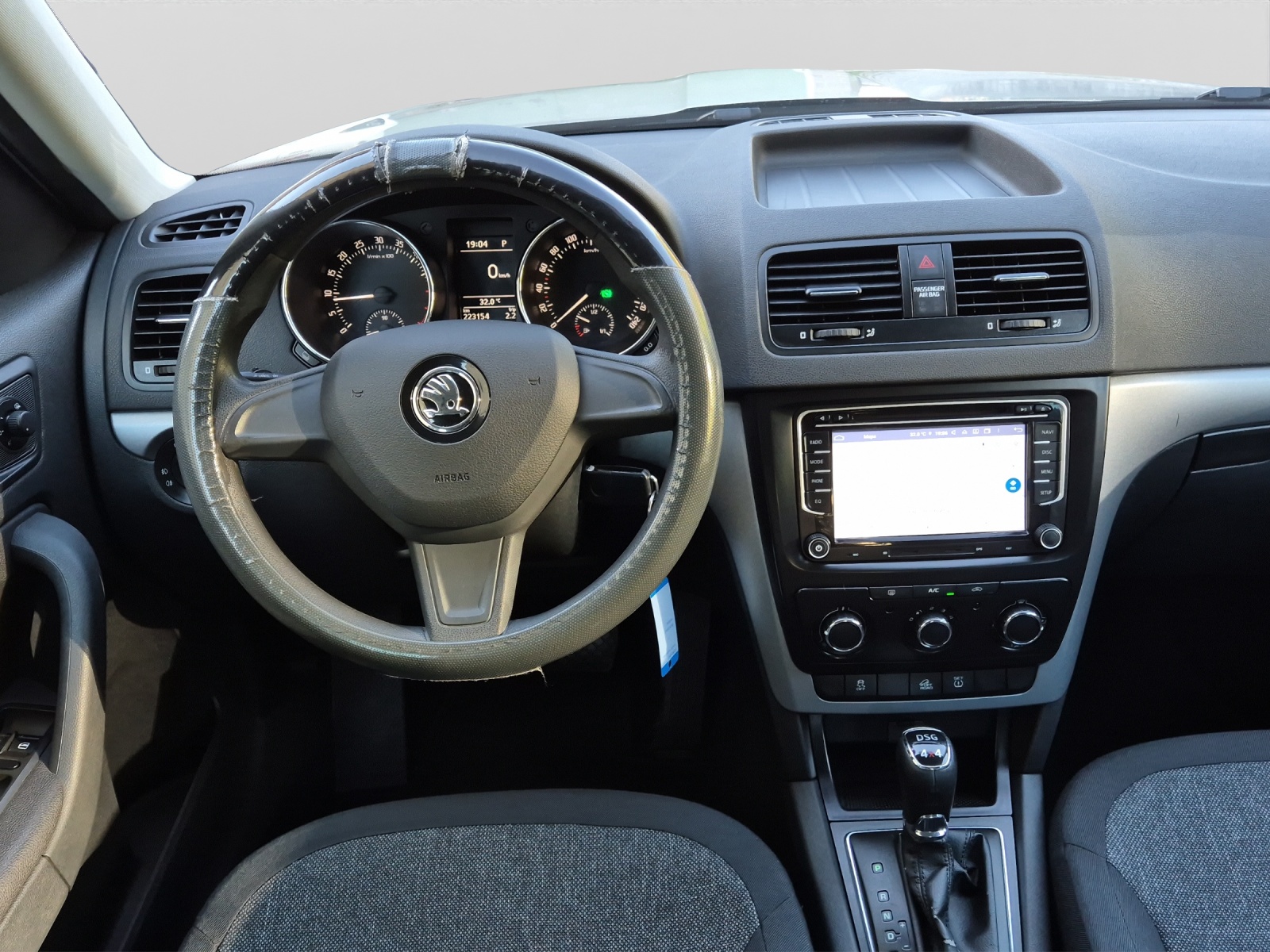 SKODA Yeti 2.0 TDI Active Outdoor 4x4 DSG-image-9