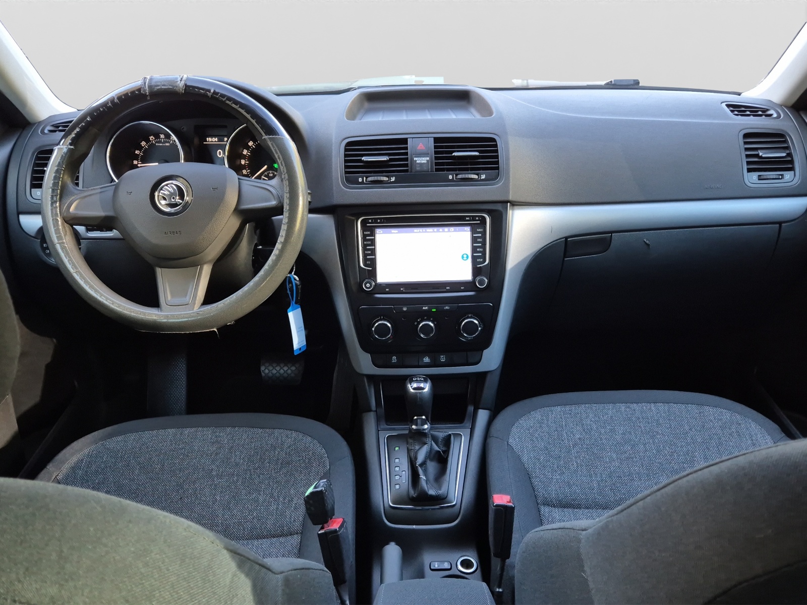 SKODA Yeti 2.0 TDI Active Outdoor 4x4 DSG-image-8