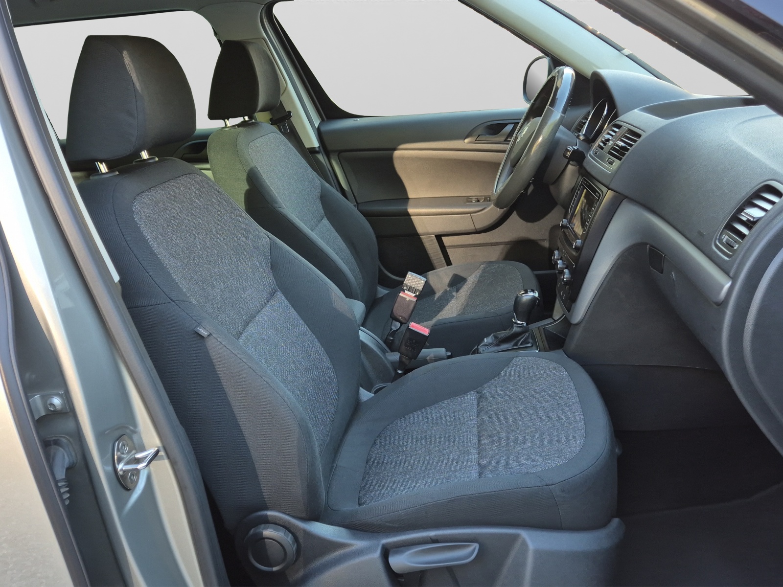 SKODA Yeti 2.0 TDI Active Outdoor 4x4 DSG-image-11
