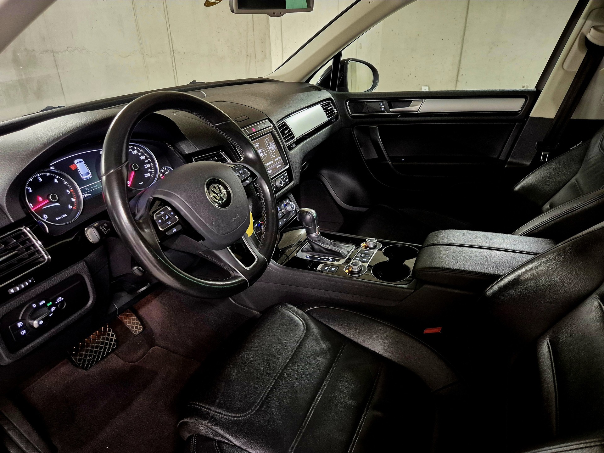 VW Touareg 3.0 TDI BlueMotion Technology Tiptronic-image-9