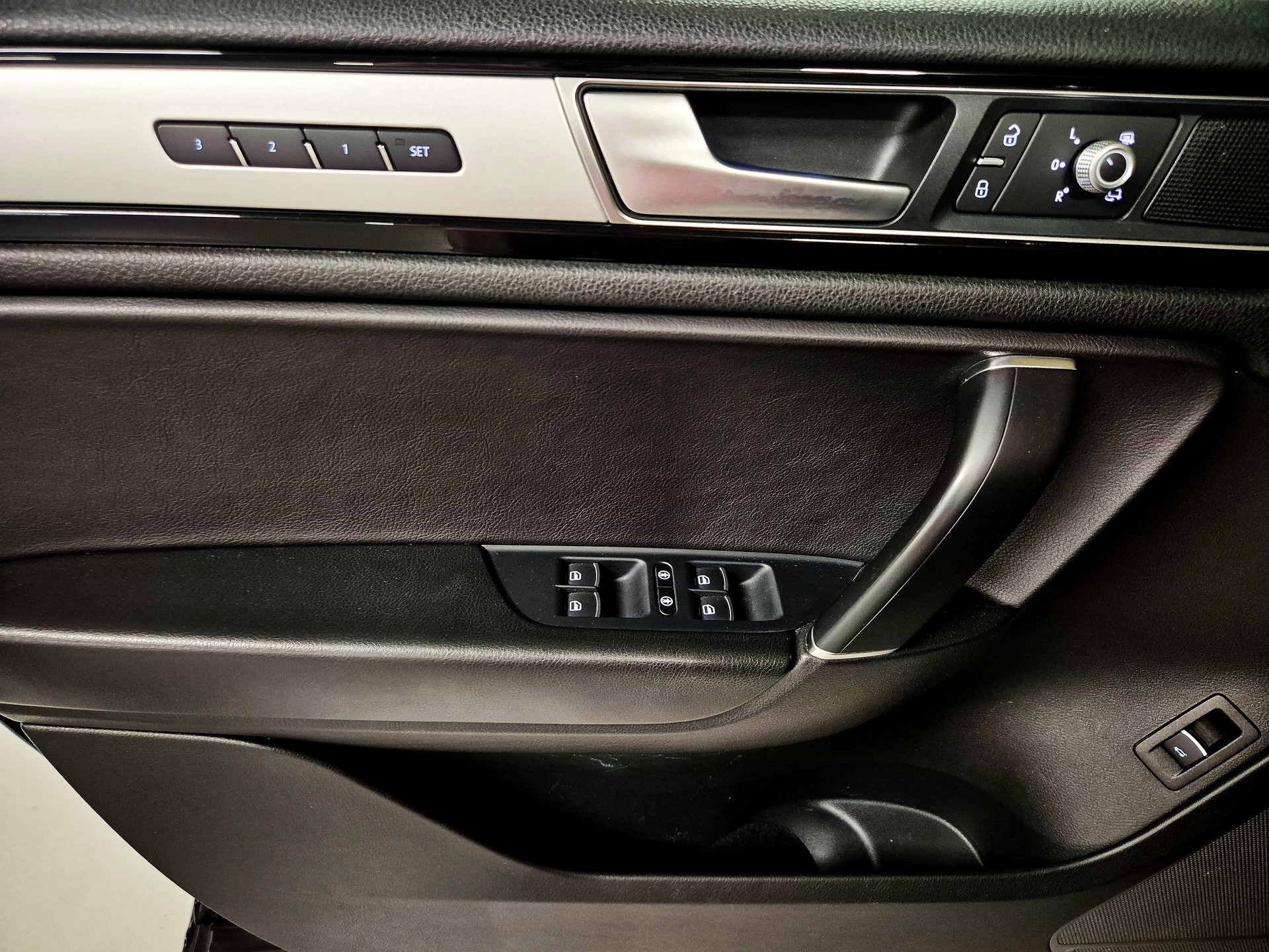 VW Touareg 3.0 TDI BlueMotion Technology Tiptronic-image-19