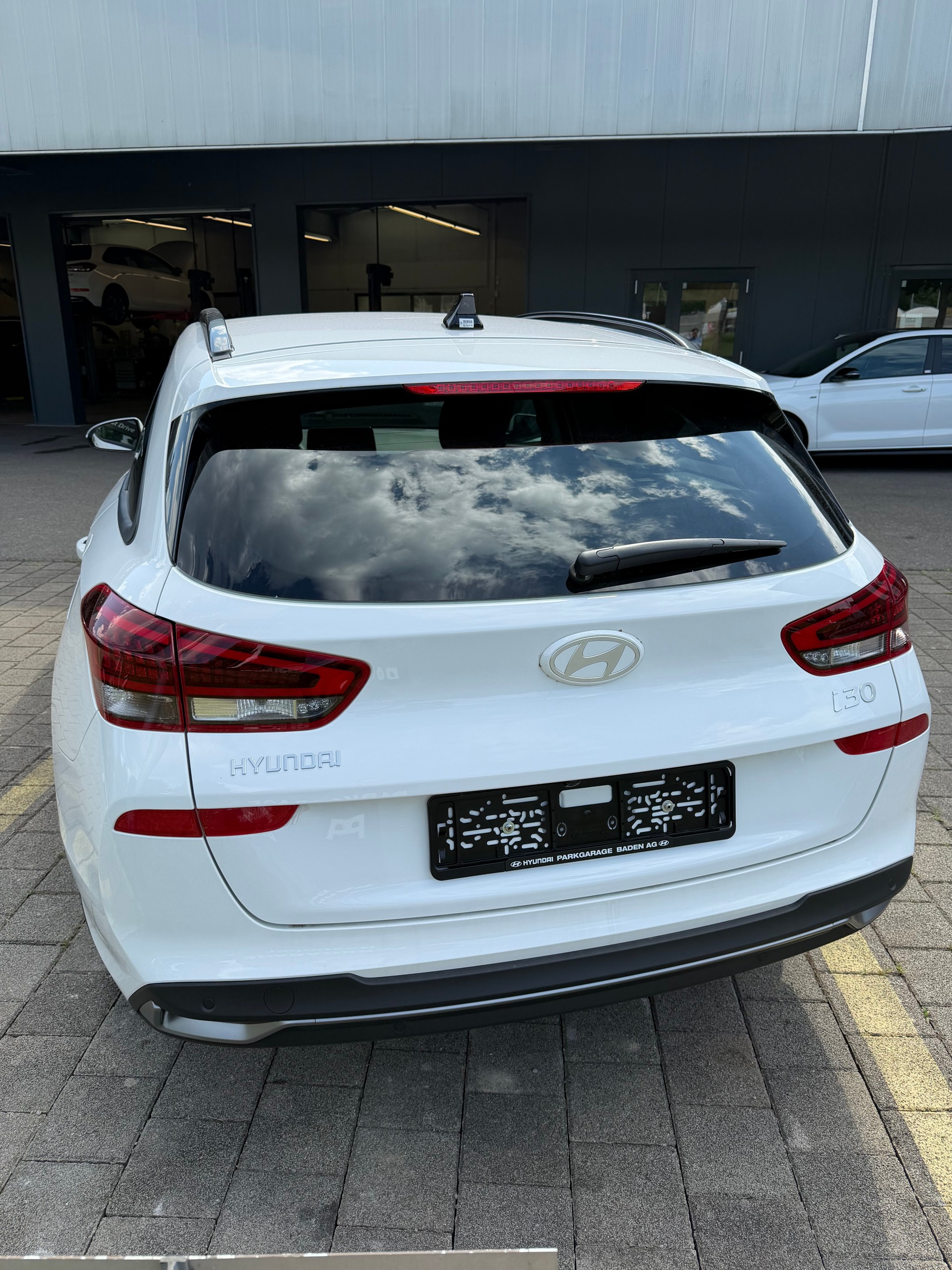 HYUNDAI i30 Wagon 1.6 T-GDi Amplia DCT-image-2