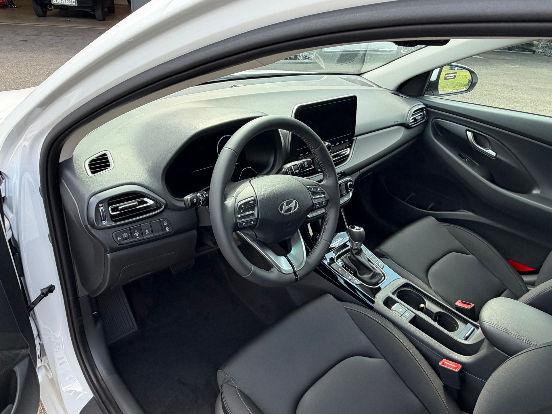 HYUNDAI i30 Wagon 1.6 T-GDi Amplia DCT-image-5