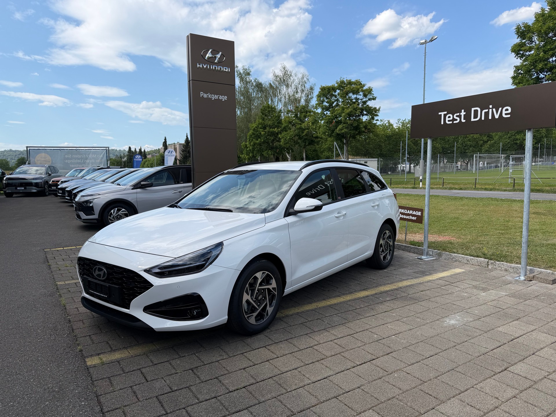 HYUNDAI i30 Wagon 1.6 T-GDi Amplia DCT-image-0