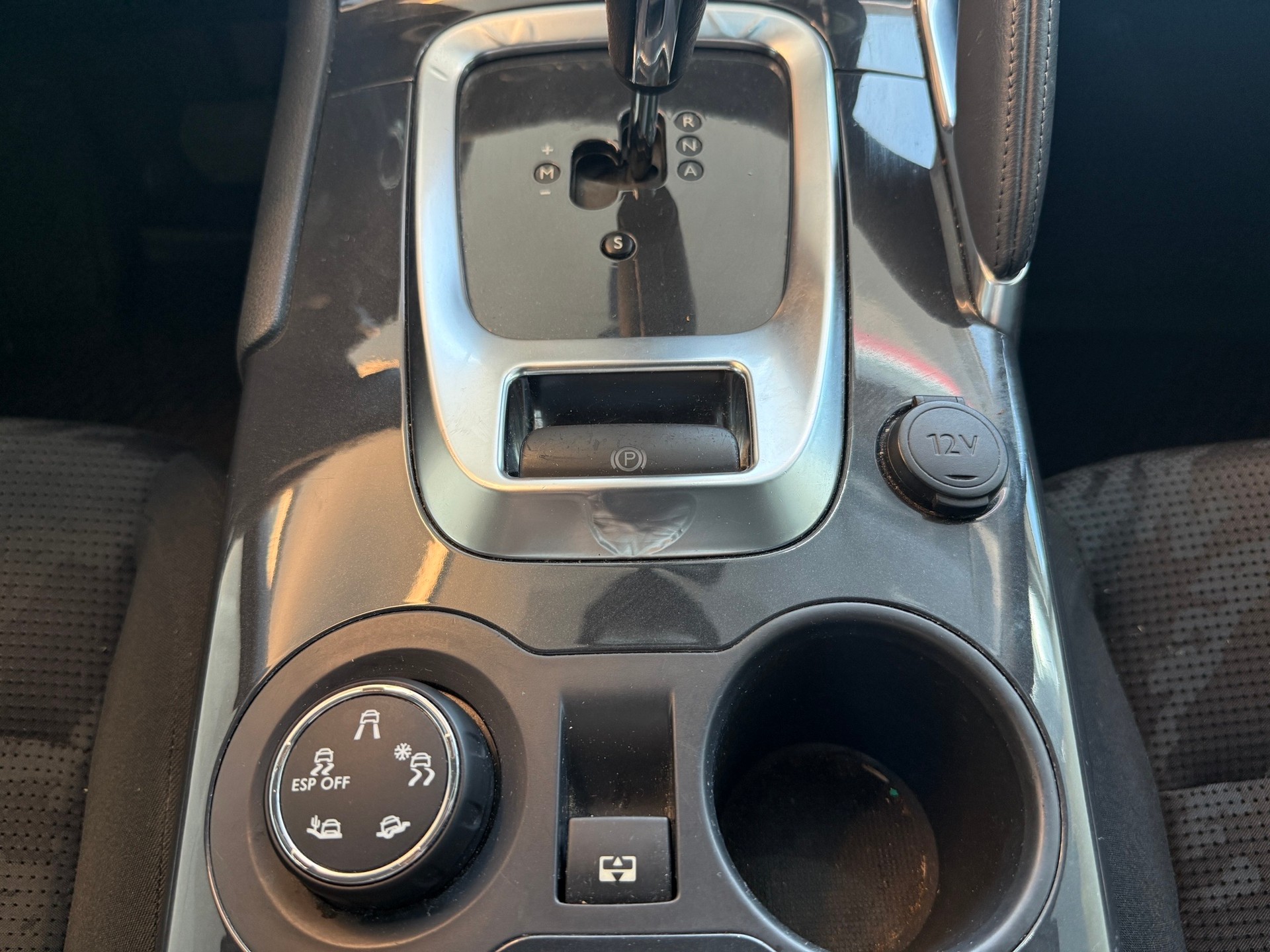 PEUGEOT 3008 1.6 HDI Allure EGS6-image-15