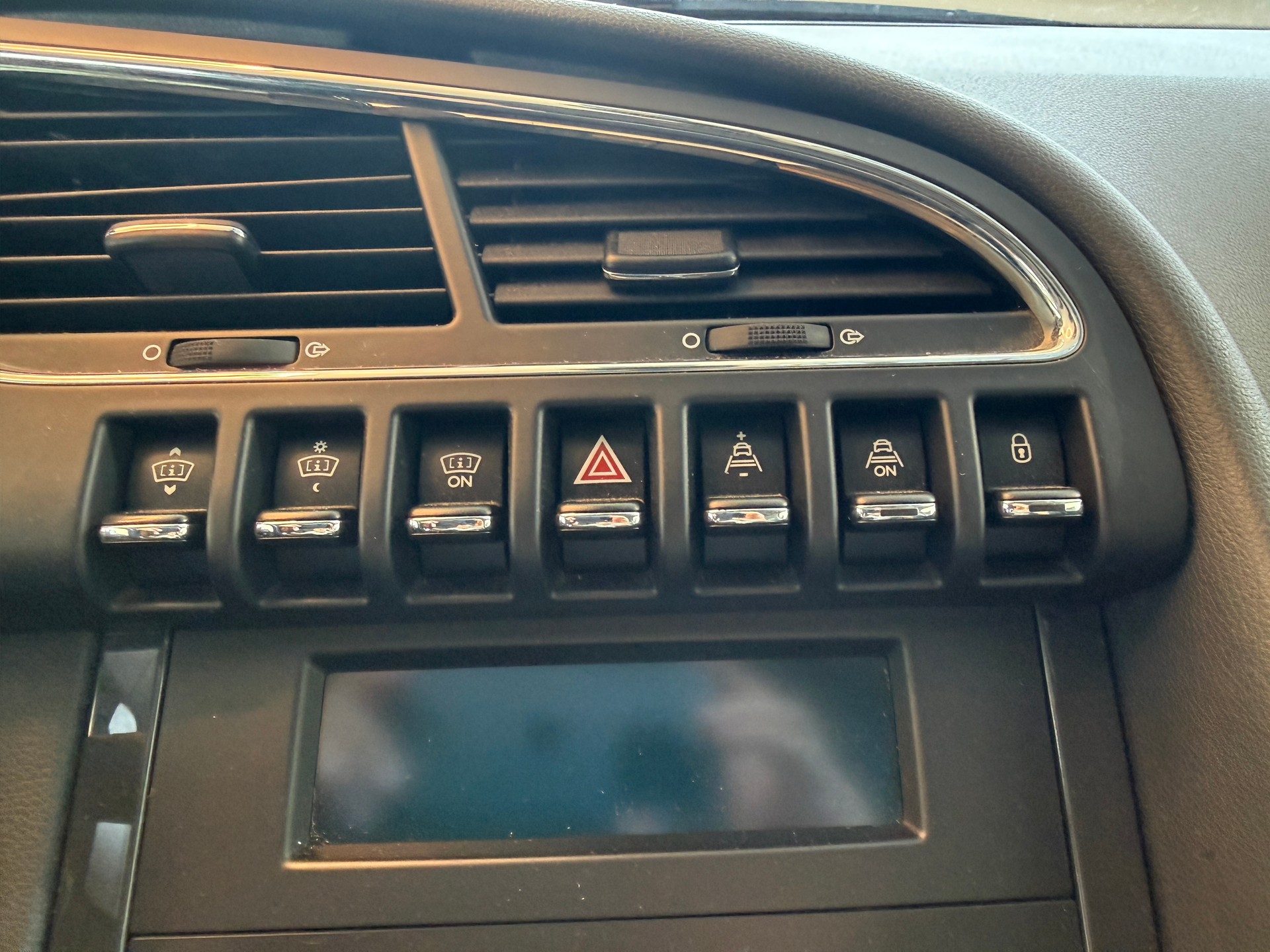 PEUGEOT 3008 1.6 HDI Allure EGS6-image-13