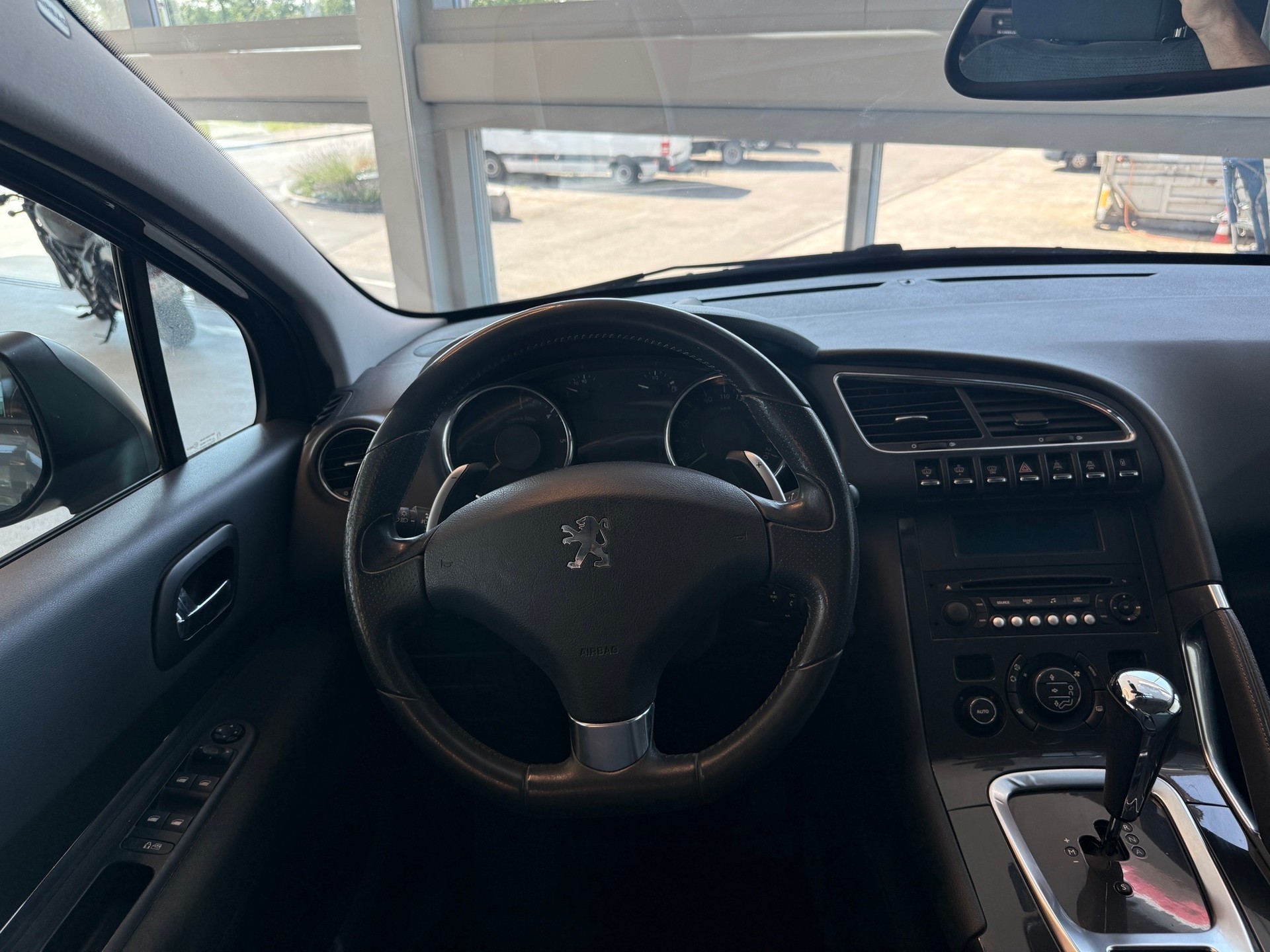 PEUGEOT 3008 1.6 HDI Allure EGS6-image-12