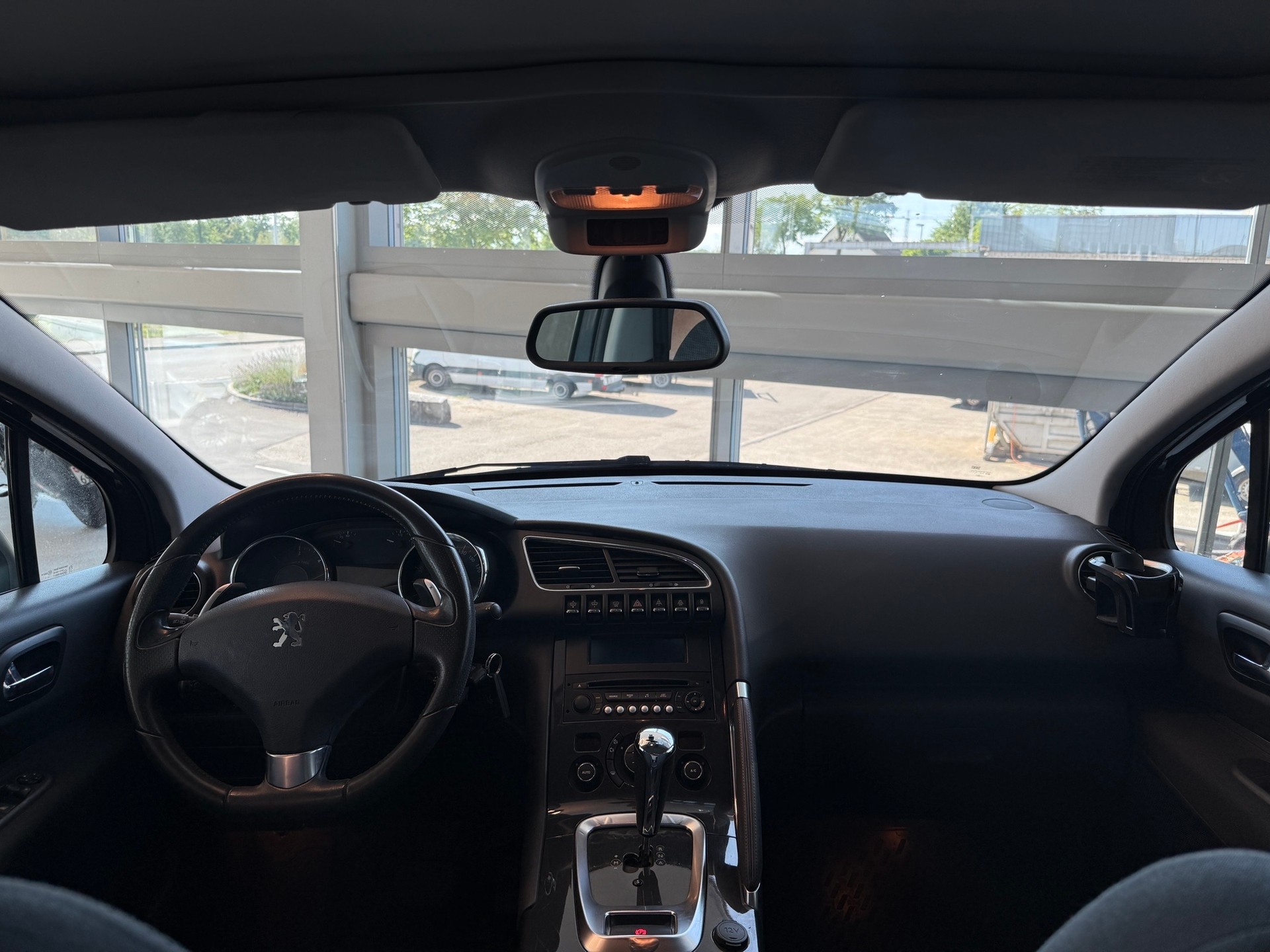 PEUGEOT 3008 1.6 HDI Allure EGS6-image-11