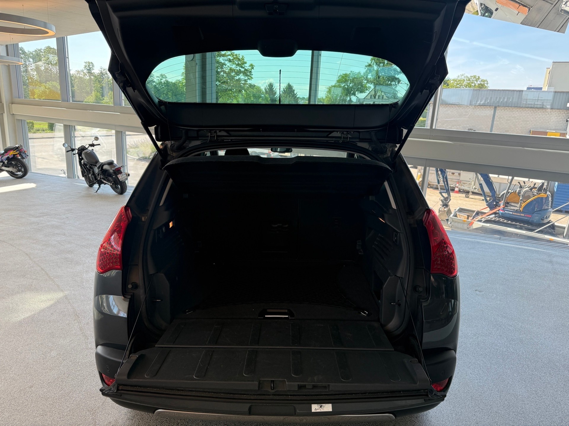 PEUGEOT 3008 1.6 HDI Allure EGS6-image-8