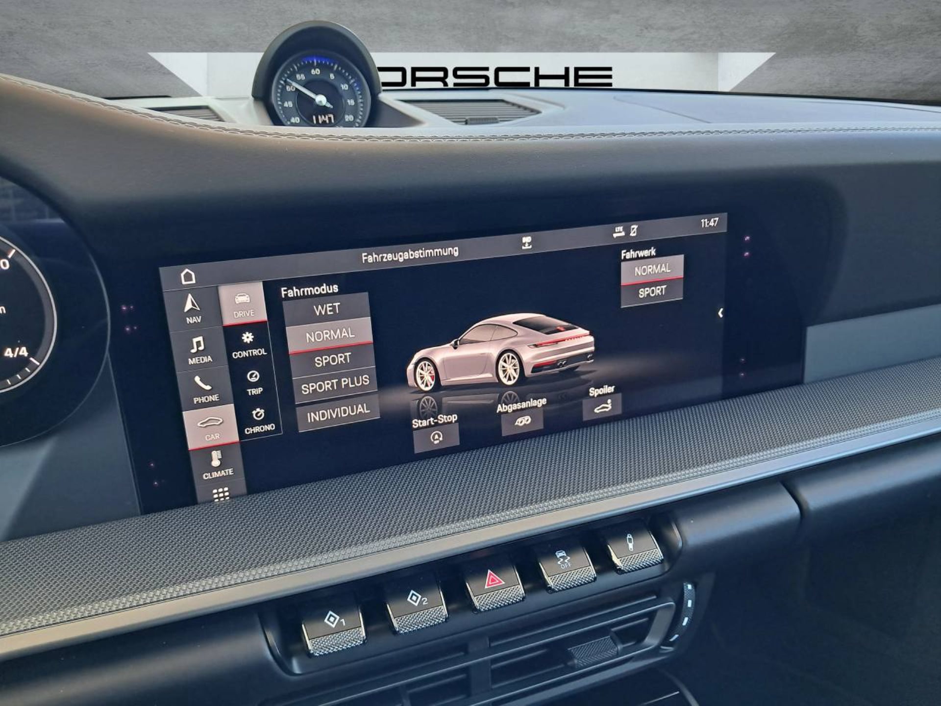 PORSCHE 911 Carrera 4S-image-21