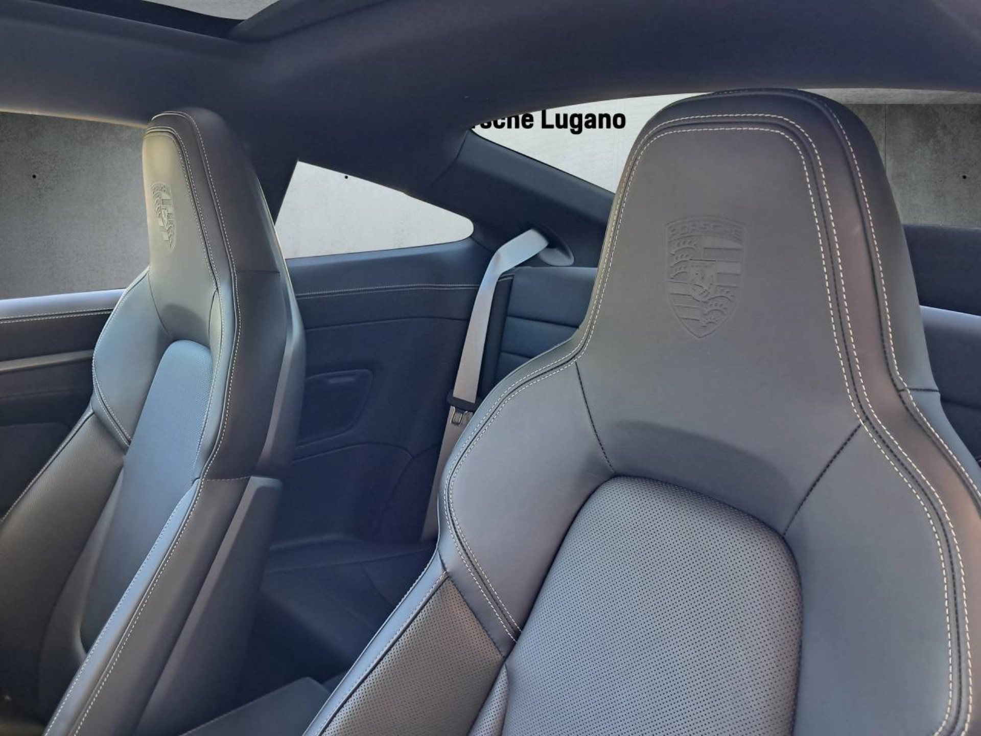 PORSCHE 911 Carrera 4S-image-26