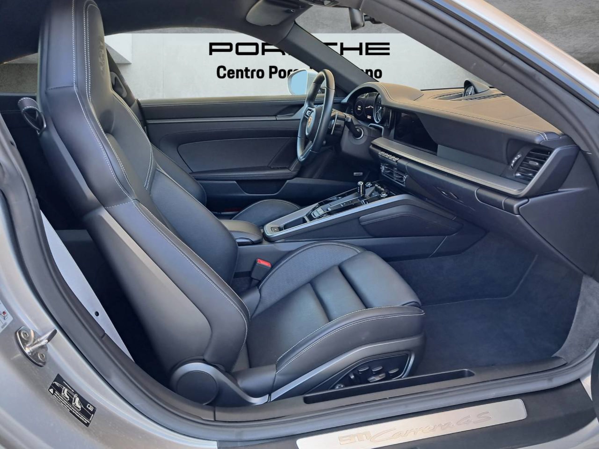 PORSCHE 911 Carrera 4S-image-13