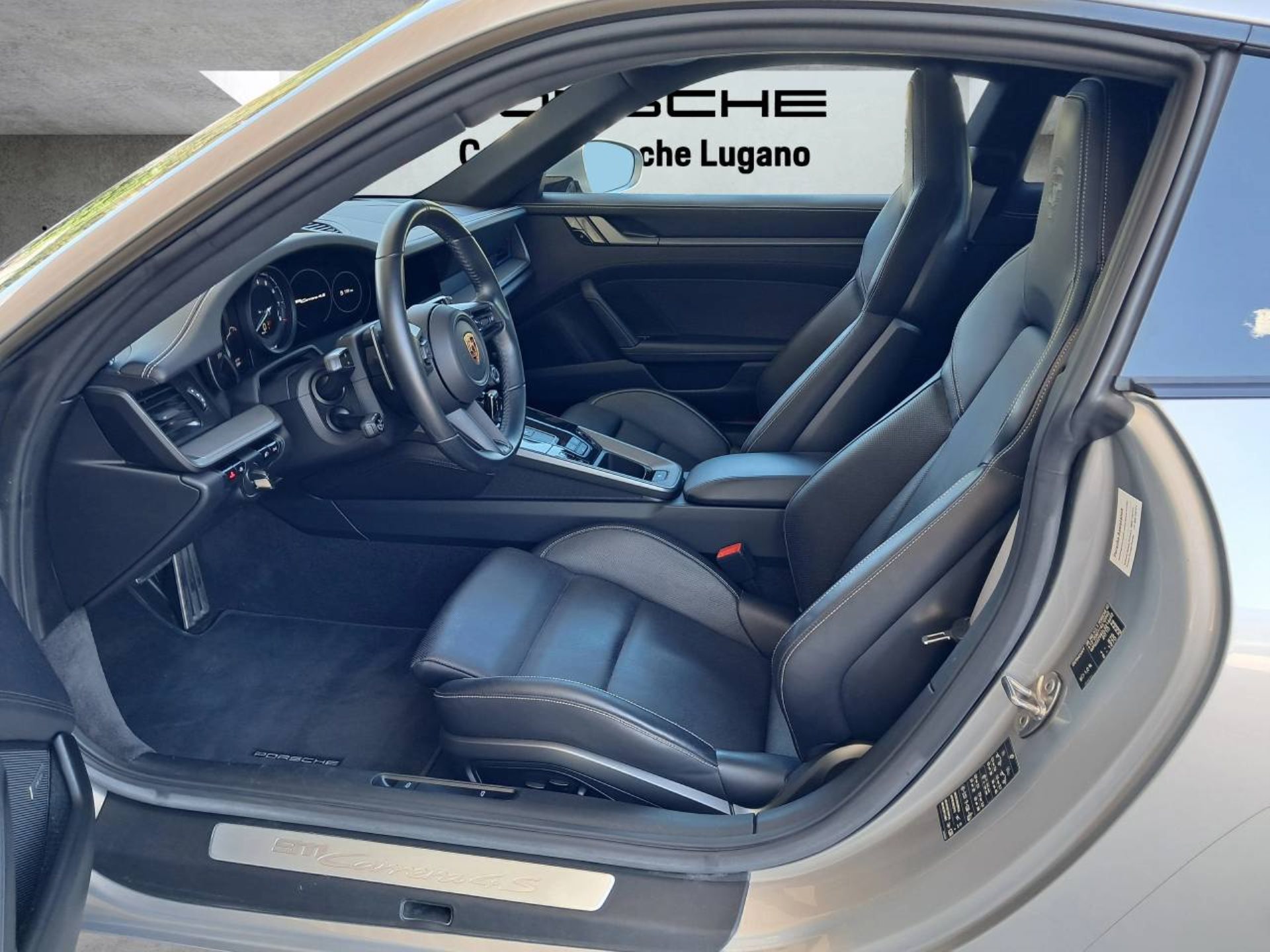 PORSCHE 911 Carrera 4S-image-3