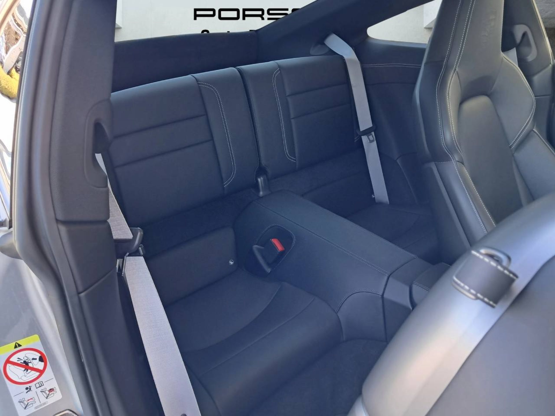 PORSCHE 911 Carrera 4S-image-16