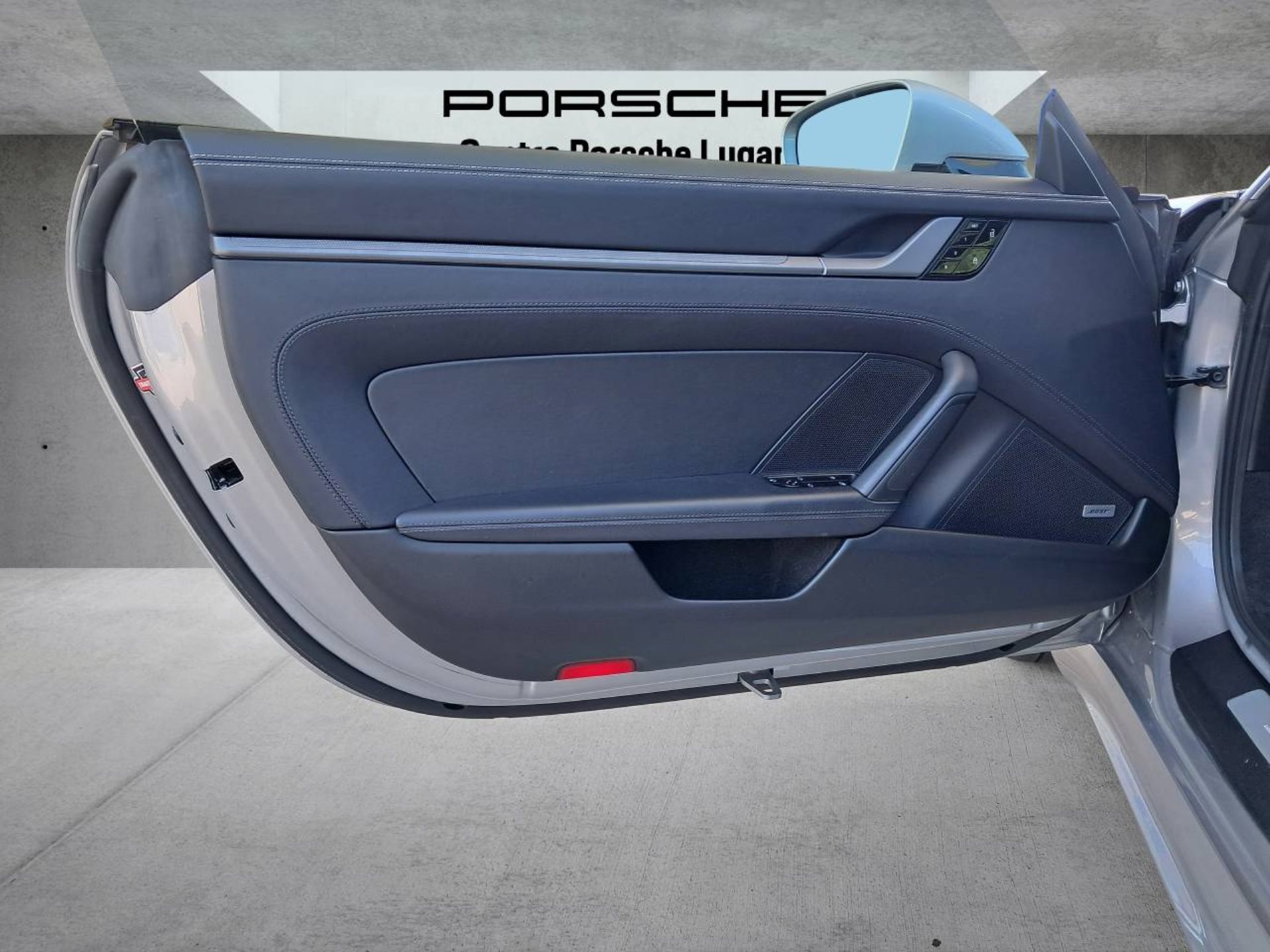PORSCHE 911 Carrera 4S-image-23