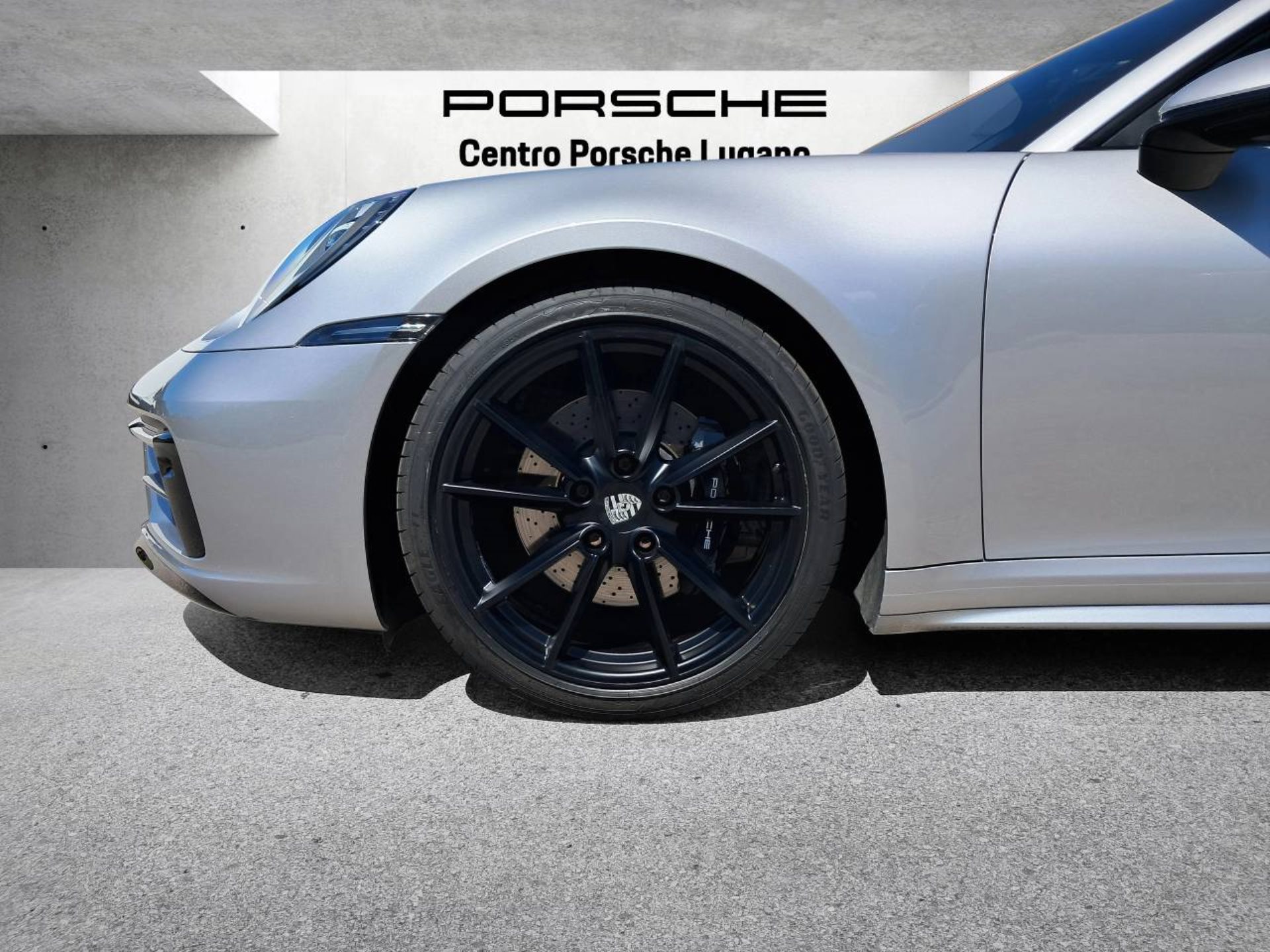 PORSCHE 911 Carrera 4S-image-11
