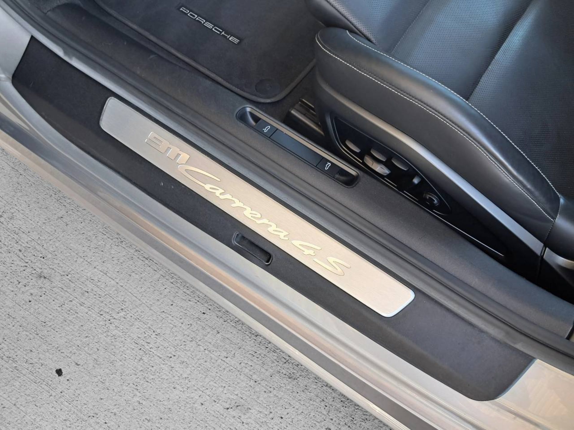 PORSCHE 911 Carrera 4S-image-25