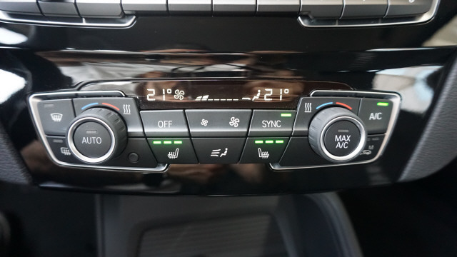 BMW X1 xDrive 18d-image-11