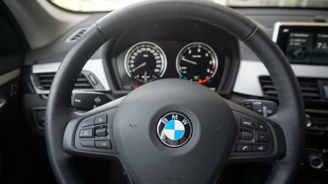 BMW X1 xDrive 18d-image-12