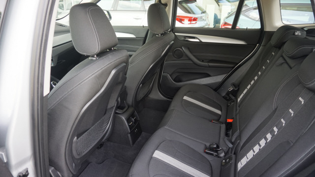 BMW X1 xDrive 18d-image-8