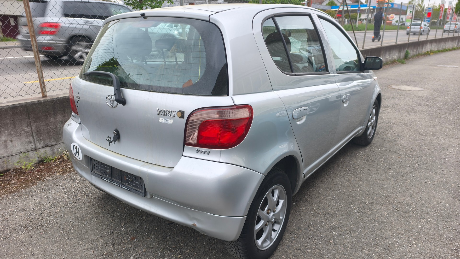 TOYOTA Yaris 1.3 Linea Sol-image-3