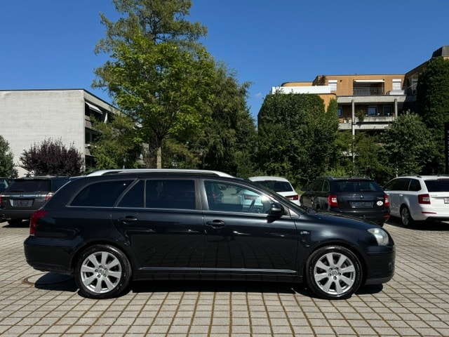 TOYOTA Avensis 2.2D-4 D CleanPower Linea Sol Sportswagon-image-3