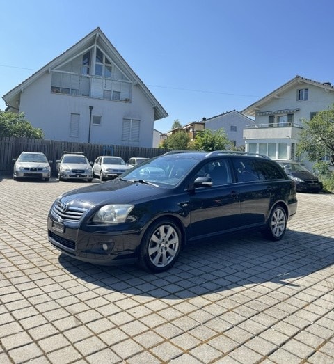 TOYOTA Avensis 2.2D-4 D CleanPower Linea Sol Sportswagon-image-0