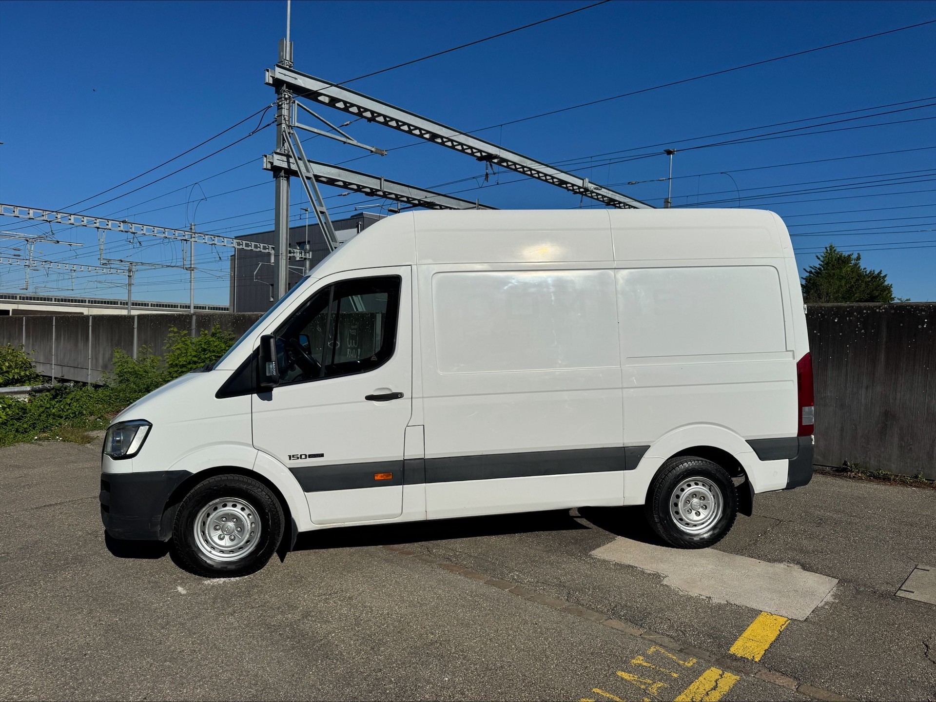 HYUNDAI H350 2.5 CRDi Amplia L1-image-1