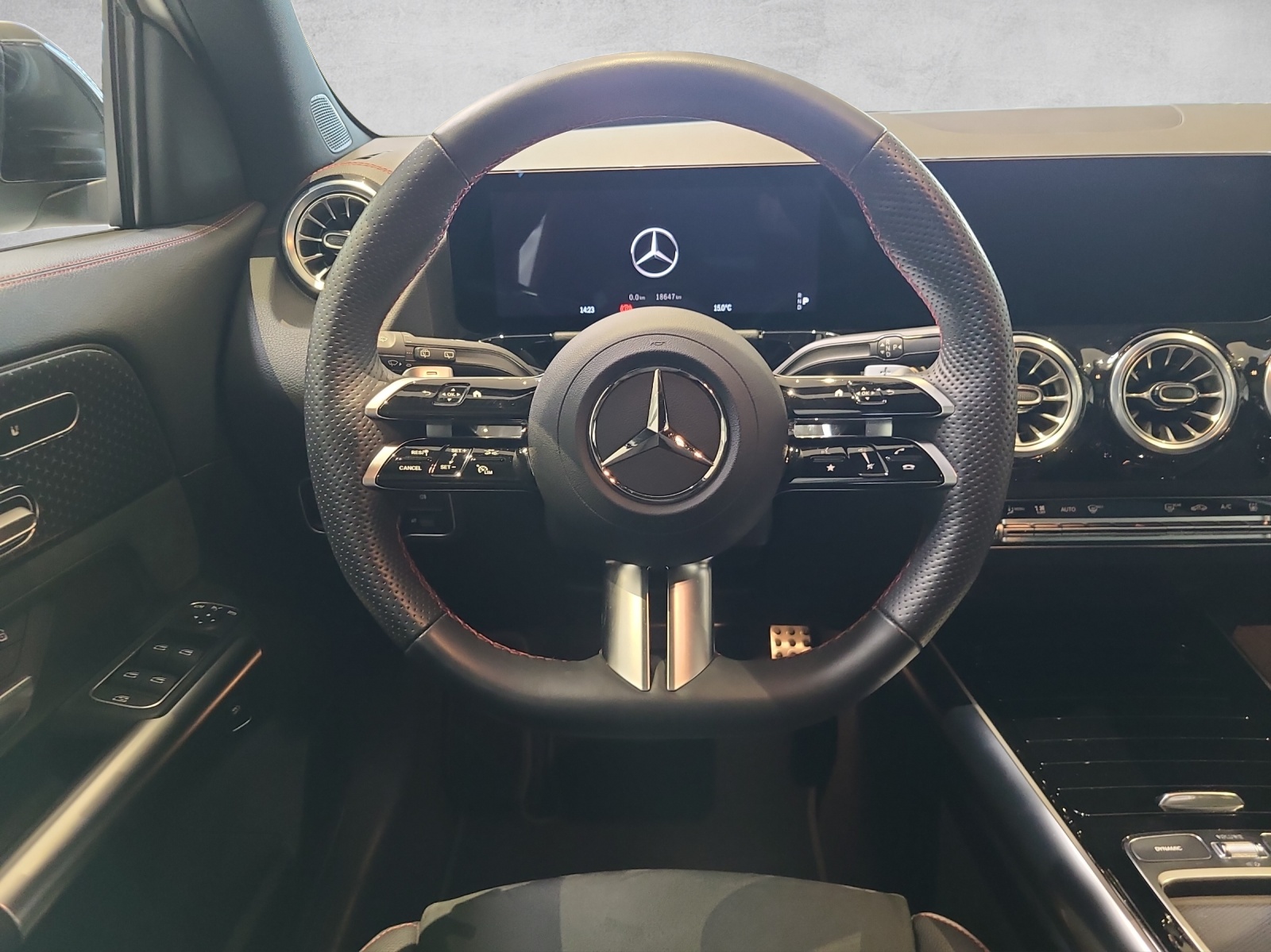MERCEDES-BENZ EQA 350 66,5 kWh 4Matic Swiss Star-image-12