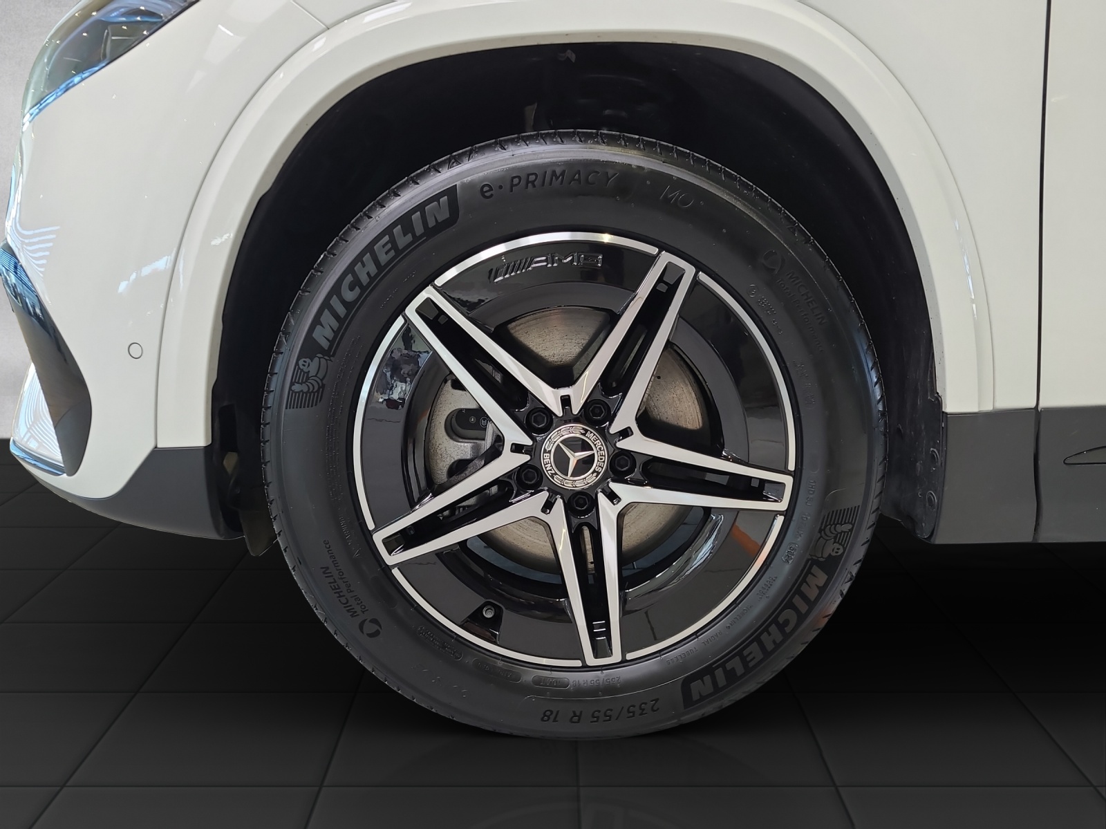 MERCEDES-BENZ EQA 350 66,5 kWh 4Matic Swiss Star-image-9