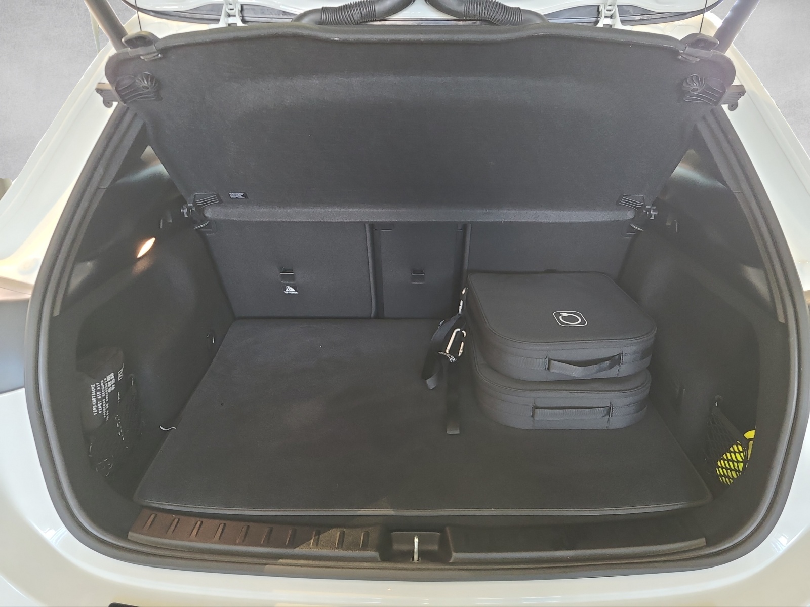 MERCEDES-BENZ EQA 350 66,5 kWh 4Matic Swiss Star-image-13
