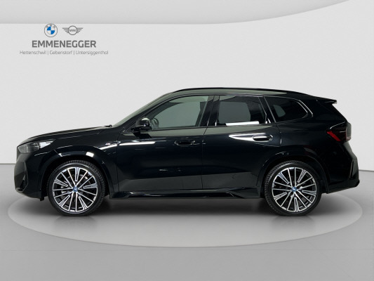 BMW iX1 xDrive 30-showroom-element-1
