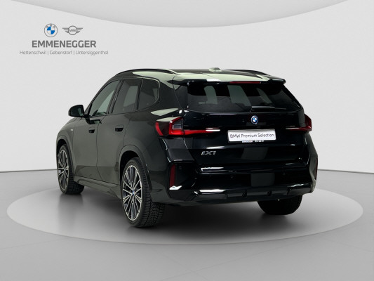 BMW iX1 xDrive 30-image-5