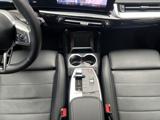 BMW iX1 xDrive 30-image-10
