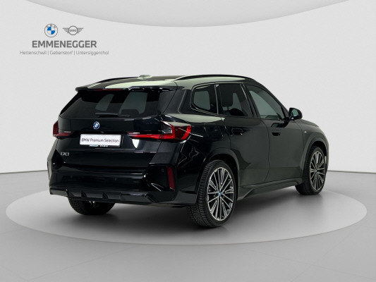 BMW iX1 xDrive 30-showroom-element-3