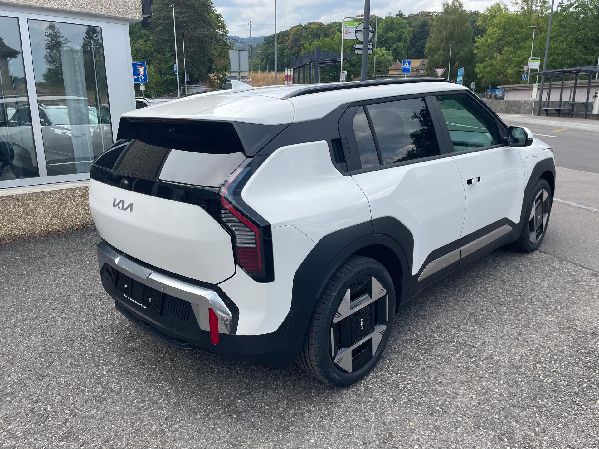 KIA EV3 81 kWh Earth+-image-2