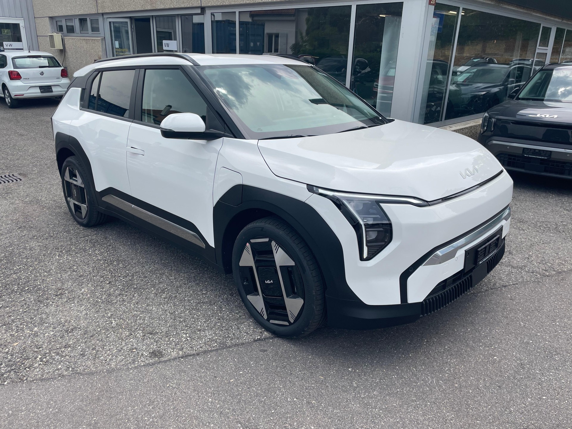 KIA EV3 81 kWh Earth+-image-0