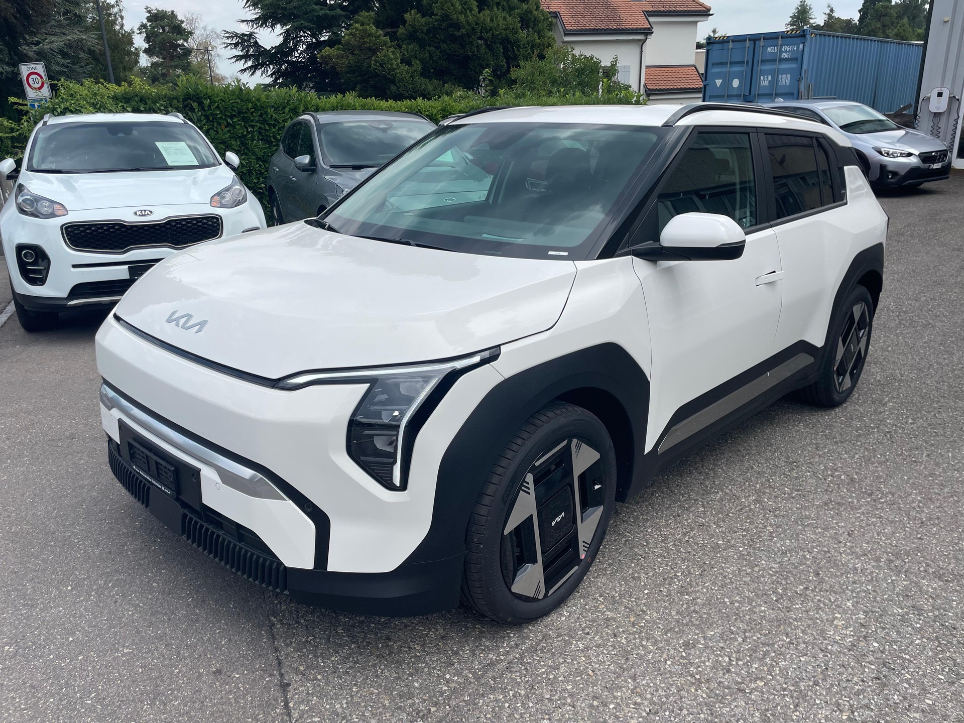 KIA EV3 81 kWh Earth+-image-6