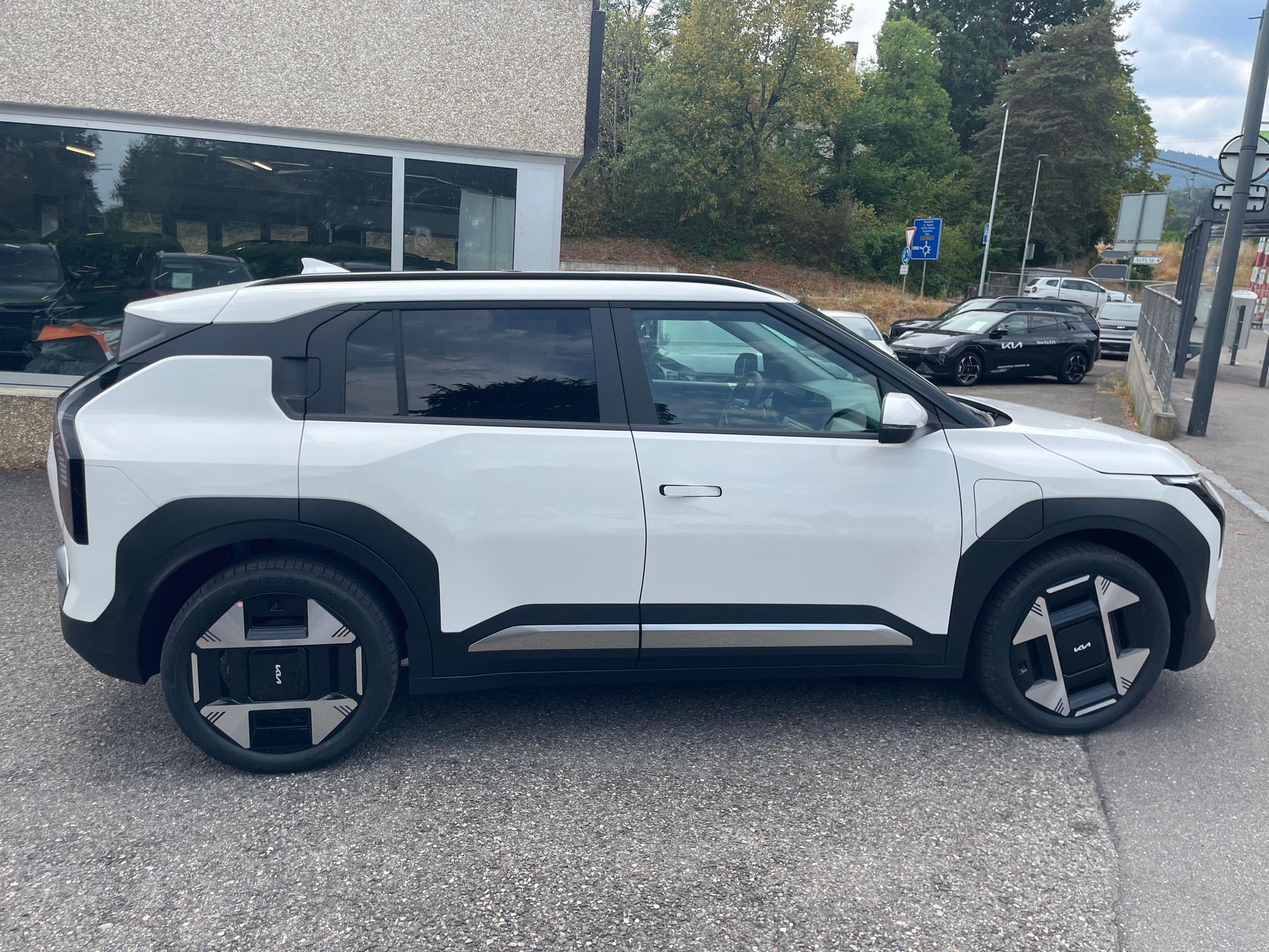 KIA EV3 81 kWh Earth+-image-1