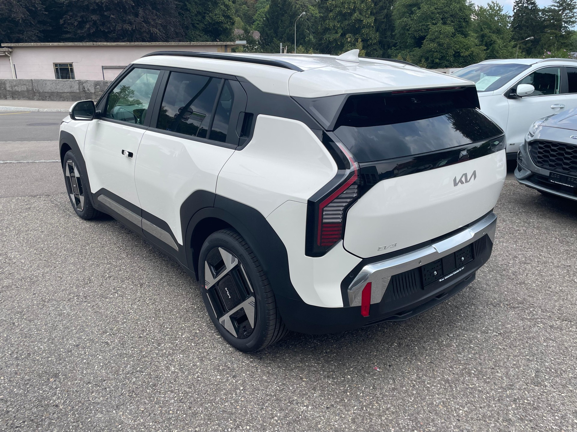 KIA EV3 81 kWh Earth+-image-4