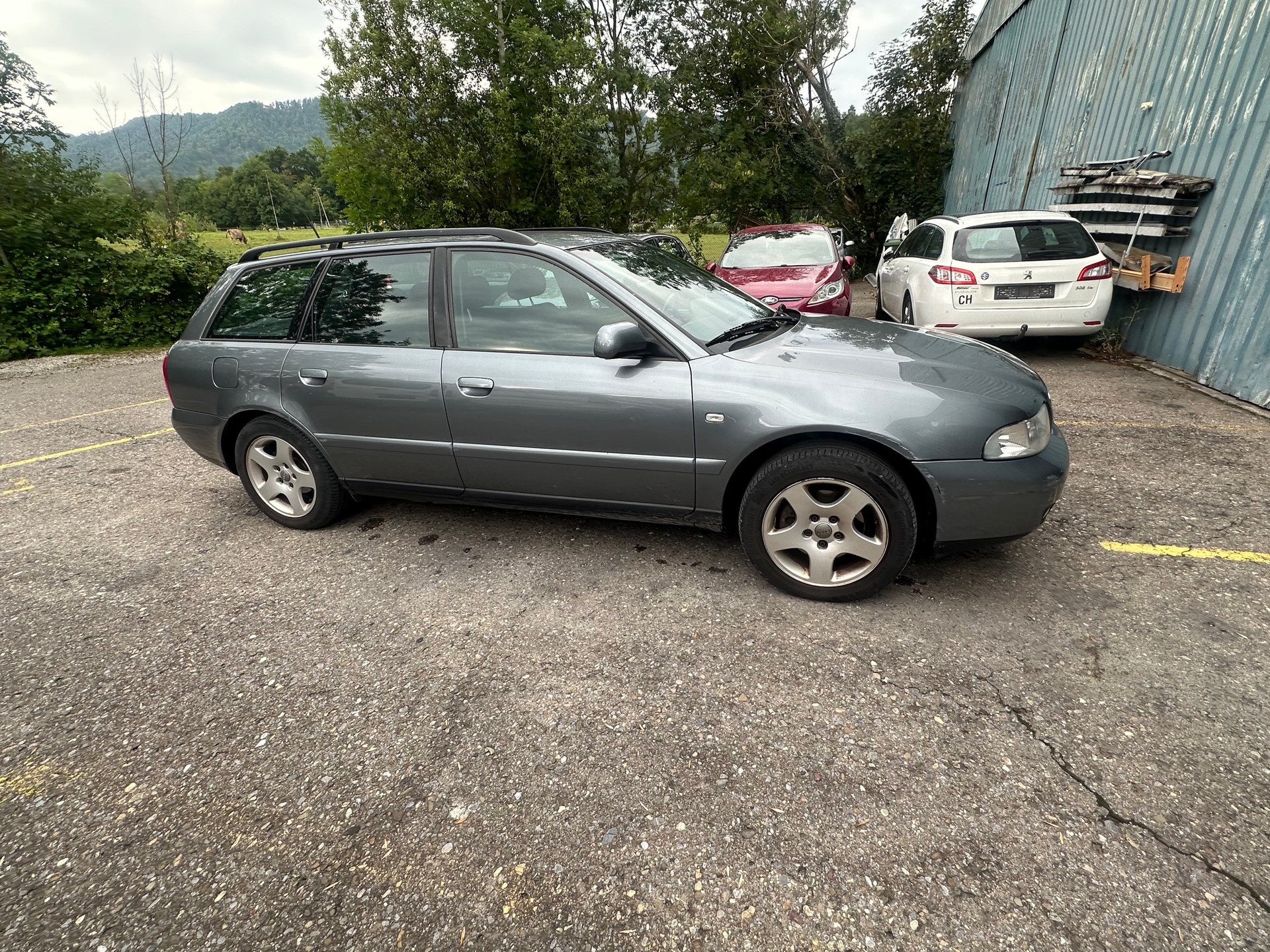 AUDI A4 Avant 1.9 TDI quattro Ambition-image-2